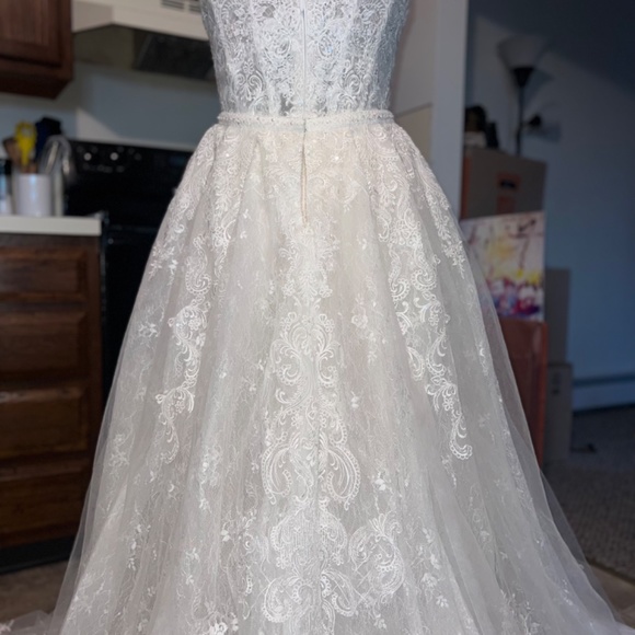 Oleg Cassini Wedding Dress - Picture 5 of 9